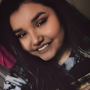 Meet your Posher, Selena